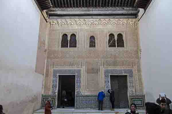 Granada 050 - La Alhambra - palacios Nazaries - Patio del Mexuar.jpg